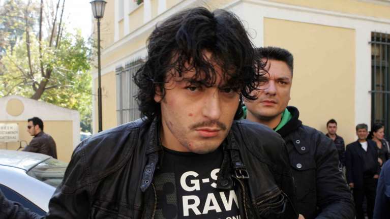 Λαμία- Νονός της νύχτας ο συνεπιβάτης του Ριτζάι: Συνελήφθη για το μακελειό σε μπαρ στη Γλυφάδα