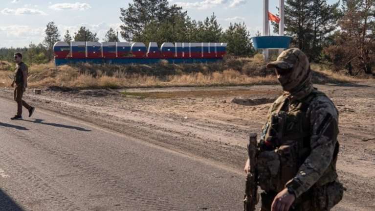 Ουκρανία: Μετά τις στρατιωτικές ήττες, οι Ρώσοι κάνουν δημοψήφισμα στις αυτόνομες περιοχές- Για ένωση με τη Μόσχα