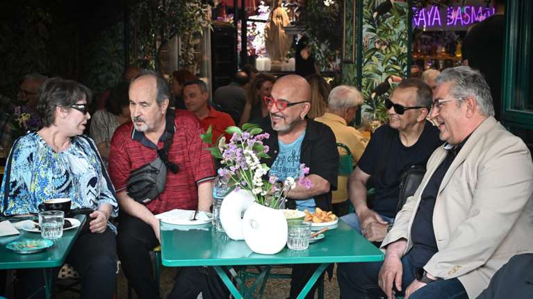 Fake news σε βάρος του Δ. Κουτσούμπα: Τον έβαλαν &quot;να πολεμά τον καπιταλισμό&quot; από το Da Capo, ενώ ήταν στο Noel [εικόνες]