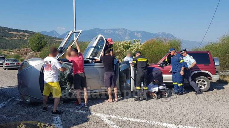 Λαμία: Απίστευτος απεγκλωβισμός άνδρα από τουμπαρισμένο αυτοκίνητο [βίντεο - εικόνες]