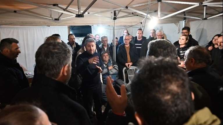 Ανδρουλάκης με τους αγρότες στη Σιάτιστα Κοζάνης: Ο διάλογος να φέρει λύσεις και όχι "μια νέα κοροϊδία"