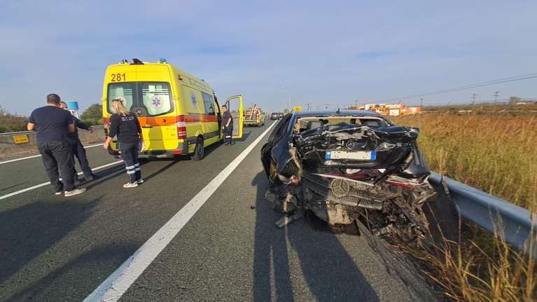 Τραγωδία στην Ημαθία: Νεκρό ζευγάρι σε τροχαίο στην Εγνατία οδό - Το ΙΧ τους συγκρούστηκε με βανάκι [βίντεο]