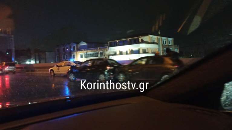 Καραμπόλα πέντε αυτοκινήτων στην Αττική Οδό - Οι πρώτες εικόνες