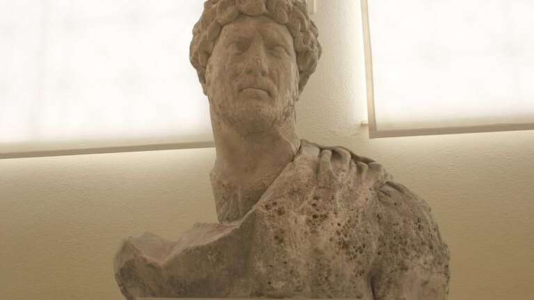 Κρήτη: Η αρχαιολογική σκαπάνη αποκάλυψε σημαντικό άγαλμα στην Αρχαία Λύττο