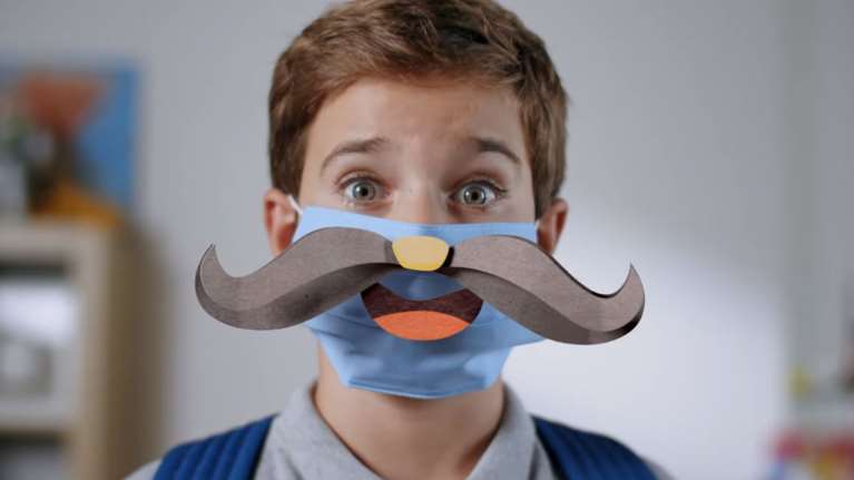 &quot;Οι μάσκες που... χαμογελούν&quot;: Η νέα καμπάνια της Πολιτικής Προστασίας για το άνοιγμα των σχολείων [βίντεο]