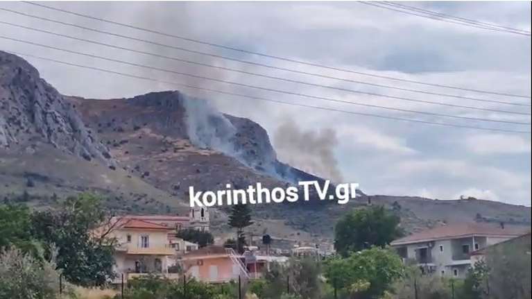 Φωτιά ξέσπασε στους πρόποδες του κάστρου της Αρχαίας Κορίνθου - Δεν απειλεί κατοικημένη περιοχή [βίντεο]
