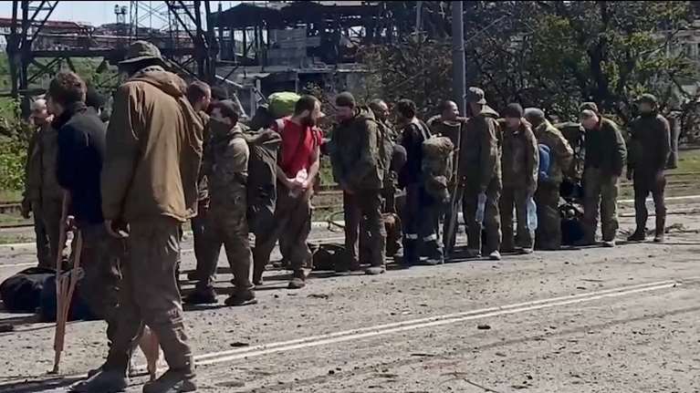 Πόλεμος στην Ουκρανία: Οι σοροί Ουκρανών μαχητών από τo Αζόφσταλ παραδόθηκαν στο Κίεβο