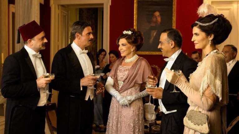 Σμύρνη μου αγαπημένη: Το Twitter τρελάθηκε με τη μίνι σειρά - &quot;Αριστούργημα, μάθημα ιστορίας από τη Ντενίση&quot;