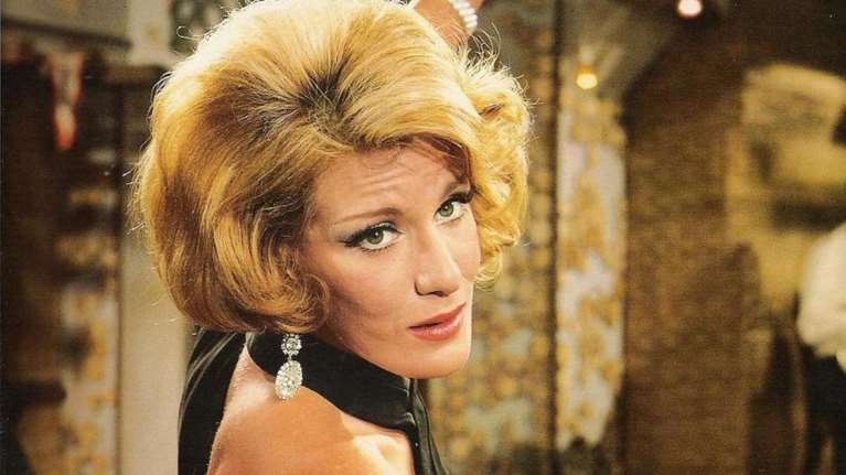 Ρετρό: Η Μαίρη Χρονοπούλου, κούκλα νύφη με νυφικό &quot;Νταίζη Αντωνοπούλου&quot; στον γάμο της στα &#39;70s