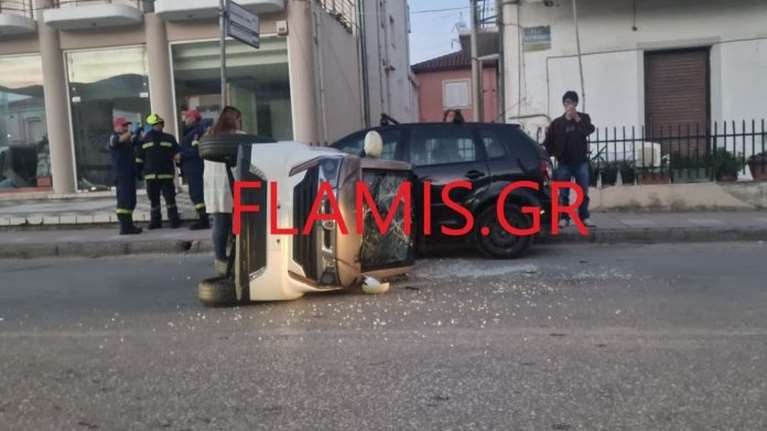 Τροχαίο στην Πάτρα: Αυτοκίνητο ανετράπη σε κεντρικό δρόμο - Εγκλωβίστηκε η οδηγός [εικόνες]