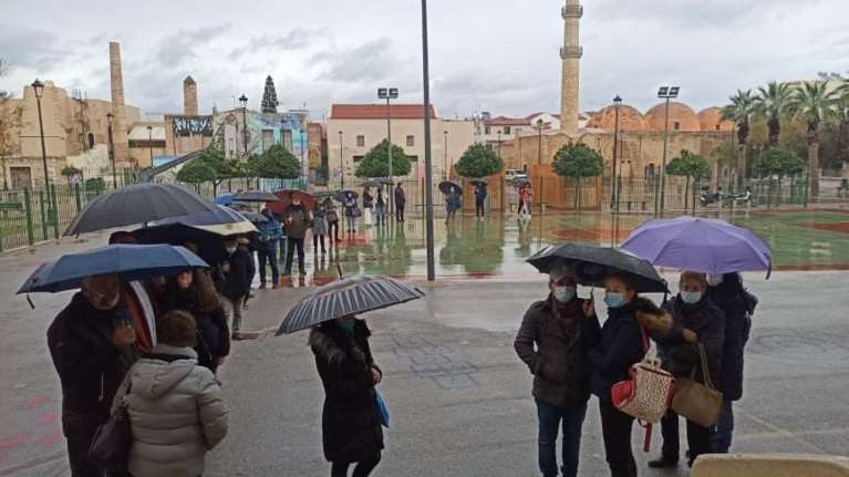 Κρήτη:Τρέχουν για εμβόλιο χωρίς ραντεβού – Πλήθος κόσμου σε Ηράκλειο και Ρέθυμνο [Εικόνες]