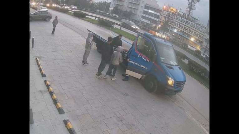 Ν. Φιλαδέλφεια: Καρέ καρέ η δράση συμμορίας ανηλίκων - Λήστεψαν ακόμη και οδηγό ταξί - Τέσσερις συλλήψεις [βίντεο]