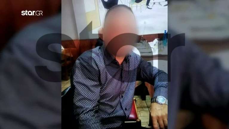 Απολογείται ο αστυνομικός που εξέδιδε 34χρονη από το Καμερούν- &quot;Το μόνο που θέλω είναι να φύγω από την Ελλάδα&quot; λέει η γυναίκα