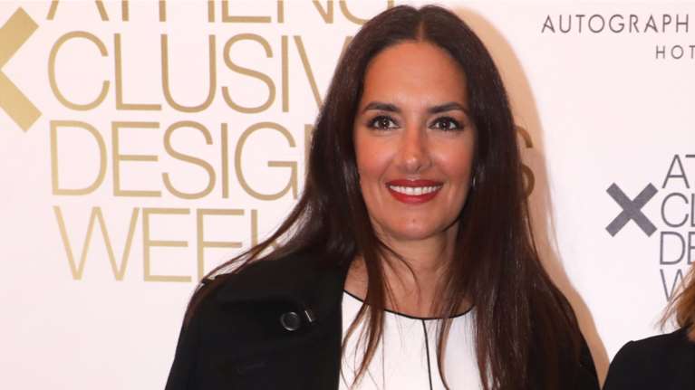 Νόνη Δούνια: Η θεϊκή εμφάνιση με ιδιαίτερο μαυρόασπρο look και σούπερ μίνι φόρεμα