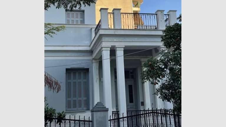 Πρόδρομος Εμφιετζόγλου: Προς νέο σφυρί η διώροφη κατοικία στο Ν. Φάληρο - Η άνοδος και η πτώση του επιχειρηματία