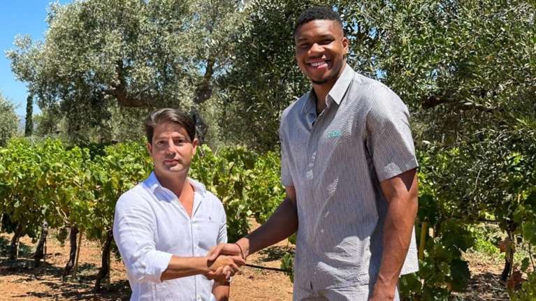 Ελληνικά Οινοποιεία: Στοχεύουν στο Χρηματιστήριο οι Γεωργιάδης και Αντετοκούνμπο μετά το deal με την ΤΕΜΕΣ