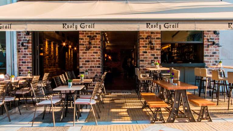 Απίστευτη καταγγελία: Καφετέρια στη Νέα Σμύρνη έδιωχνε τους ηλικιωμένους- Η απάντηση της επιχείρησης