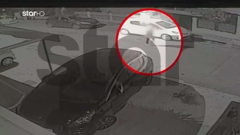 Πετρούπολη: Καρέ καρέ η στιγμή που 18χρονη τρέχει να ξεφύγει από επιδειξία - "Τρόμαξα πάρα πολύ, μου κόπηκαν τα πόδια"