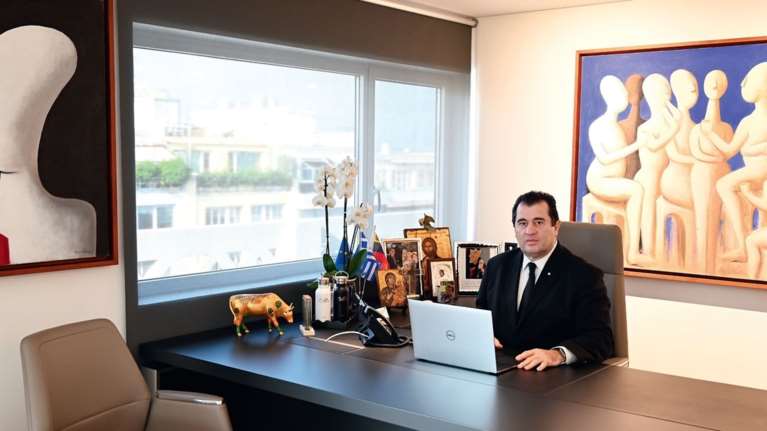 Θεόδωρος Δουζόγλου: Η άγνωστη ιστορία του Έλληνα επιχειρηµατία από τη Βενεζουέλα