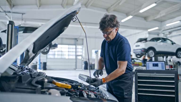 Κατεβάζουν &quot;ρολά&quot; από σήμερα τα συνεργεία αυτοκινήτων ενάντια στο ψηφιακό πελατολόγιο