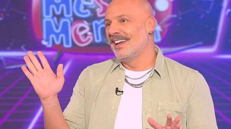 Σάλος με τις φήμες για τον Μουτσινά: Τον διώχνουν από τον ΣΚΑΪ μετά τις δηλώσεις για τα Τέμπη;