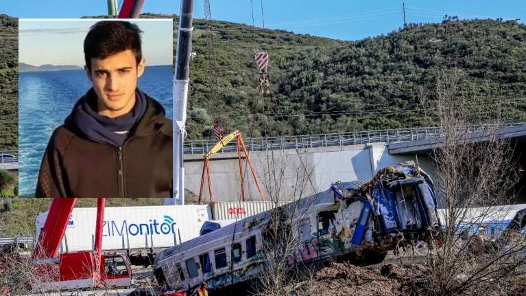 Αδιανόητο: Κήδεψε το ίδιο του το παιδί που σκοτώθηκε στα Τέμπη - "Γιε μου σπαράζουμε" είπε ο ιερέας για τον Κυπριανό