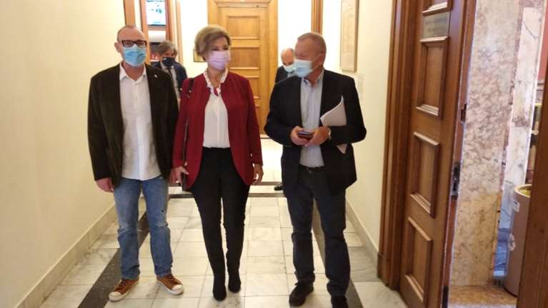 Πολυτεχνείο: Ψήφισμα διαμαρτυρίας από αντιπροσωπεία ΣΥΡΙΖΑ, ΚΚΕ και ΜέΡΑ25 σε Σακελλαροπούλου, Τασούλα και Γεραπετρίτη