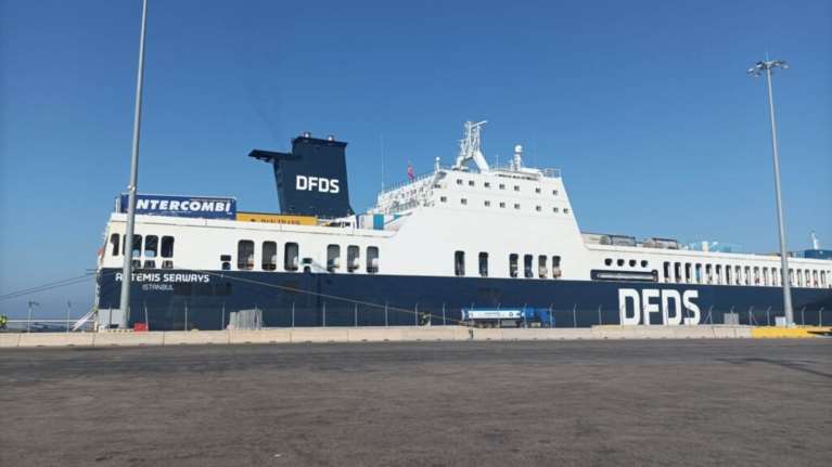 Σεισμός στην Τουρκία: Δεύτερη αποστολή ανθρωπιστικής βοήθειας έφυγε από το λιμάνι της Πάτρας [εικόνες]