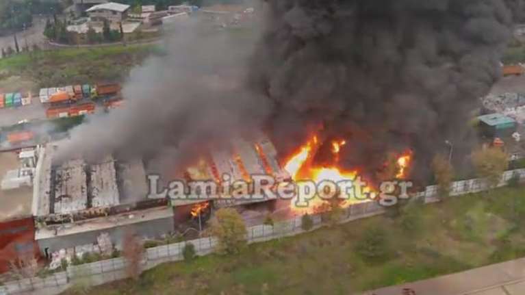 Αναθυμιάσεις από την πυρκαγιά στο Σχηματάρι - Έκτακτα μέτρα προστασίας των κατοίκων σε Χαλκίδα, Τανάγρα και Αυλίδα