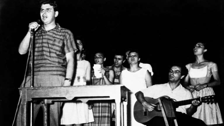 &quot;Κοντά σας όλη μου η ζωή&quot;: Μεγάλη συναυλία – αφιέρωμα για τα 100 χρόνια από τη γέννηση του Μίκη Θεοδωράκη