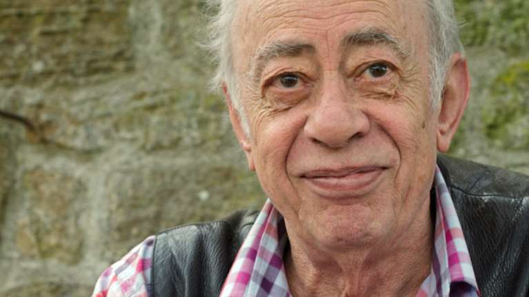 Βασίλης Αλεξάκης: Ο σπουδαίος συγγραφέας που έζησε ανάμεσα σε δύο γλώσσες - Τι έλεγε ο ίδιος