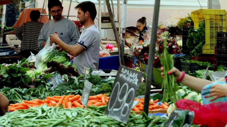 Λαϊκές αγορές: &quot;Εμφύλιος&quot; για το νέο νομοσχέδιο - Ποιες θα απεργήσουν και ποιες θα λειτουργήσουν τη Δευτέρα 25 Οκτωβρίου