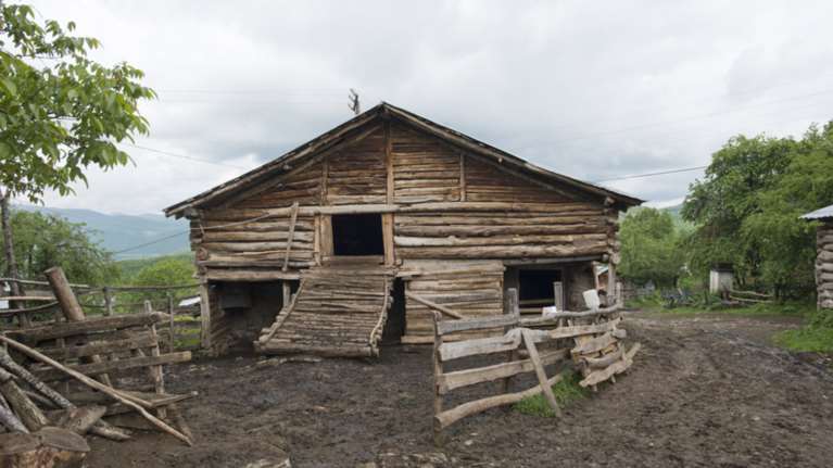 Μαντούδι: Μαχαίρωσε τον σύζυγό της μέσα στο μαντρί