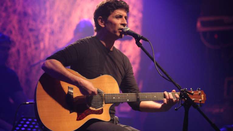 Καβάλα: Συνωστισμός στη συναυλία του Σωκράτη Μάλαμα -  Συνελήφθη ο υπεύθυνος