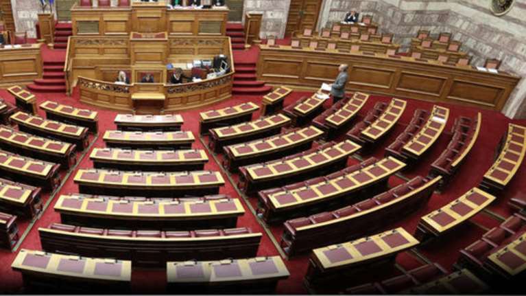 Στην ολομέλεια της Βουλής το νομοσχέδιο για τη νόμιμη μετανάστευση - Τα βασικά σημεία