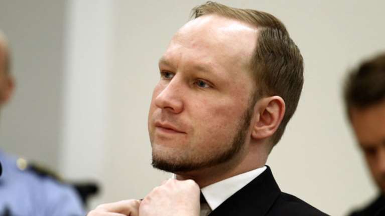 Πώς ζει στη φυλακή ο Μπρέιβικ που αιματοκύλησε τη Νορβηγία: Με Xbox, flat screen και γυμναστήριο αλλά έχει παράπονα...