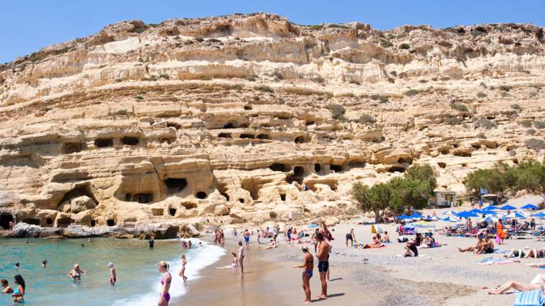 Κρήτη: 35χρονος τουρίστας έπεσε νεκρός από σπηλιά στα Μάταλα