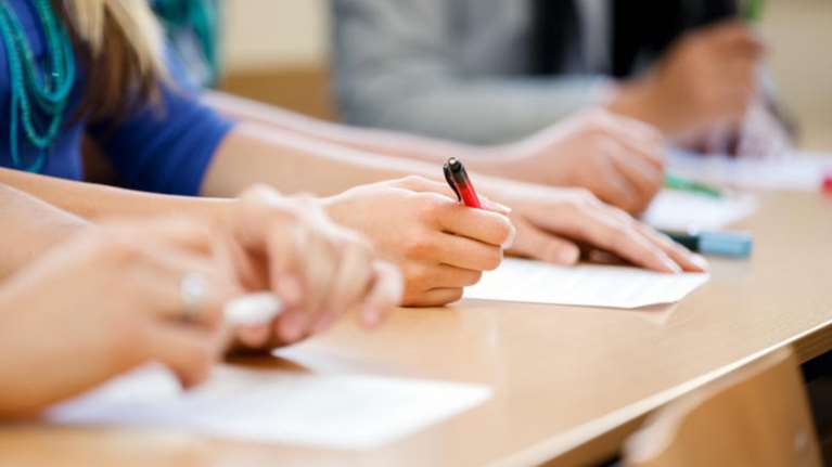 Φροντιστήρια: Ανοίγουν τη Δευτέρα εν μέσω ανησυχίας για την Όμικρον - Παράταση ζητούν οι εκπαιδευτικοί