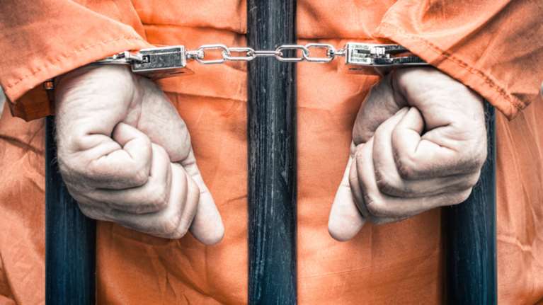 &quot;Αιώνιος κρατούμενος&quot;: Ανατριχιαστικά σκίτσα περιγράφουν την απόλυτη φρίκη των βασανιστηρίων της CIA στο Γκουαντάναμο [εικόνες]