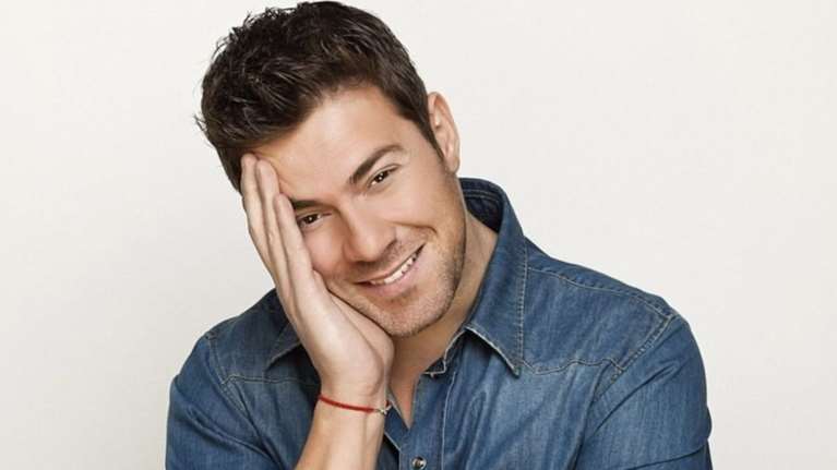 Χρήστος Χολίδης: Ετοιμάζεται να παντρευτεί την αγαπημένη του ο τραγουδιστής - Πότε θα γίνει ο γάμος