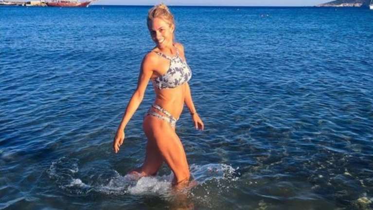 Ντορέττα Παπαδημητρίου: Όταν βγήκε με τους γιους της σε beach bar - &quot;Ρε μαμά, όχι σε κλαμπ...&quot; [Βίντεο]