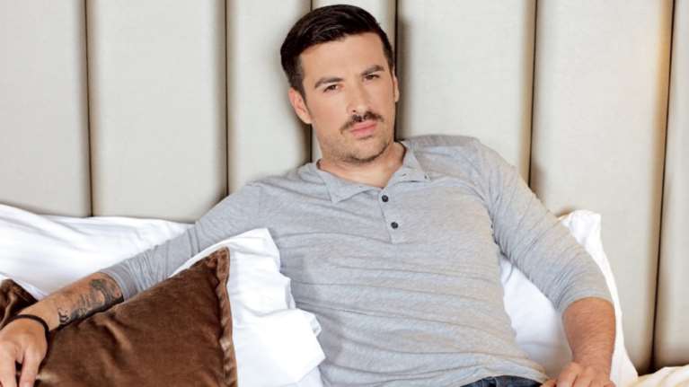 Γιάννης Αϊβάζης: Στο νοσοκομείο με κορονοϊό ο ηθοποιός - Έπεσε το οξυγόνο του παρόλο που είναι πλήρως εμβολιασμένος