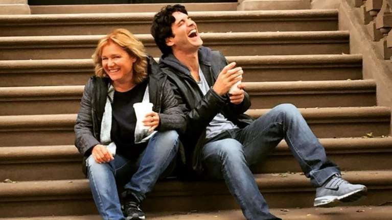 Χριστόφορος Παπακαλιάτης: Απολαμβάνει το απίθανο ηλιοβασίλεμα στους Παξούς μαζί με τη Μαρία Καβογιάννη