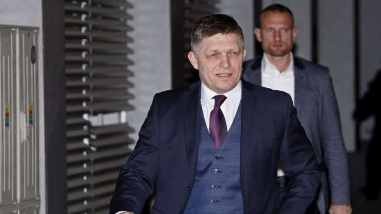 Σλοβακία: Ο πρωθυπουργός Φίτσο διέφυγε τον κίνδυνο - Παραμένει σε κρίσιμη κατάσταση