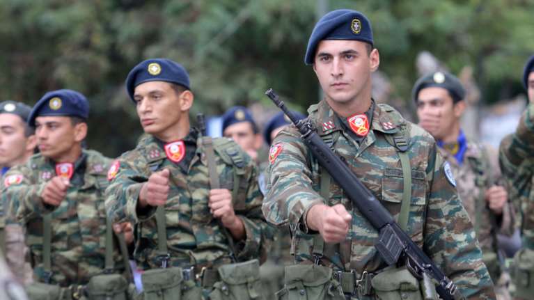Τι ισχύει σε περίπτωση επιστράτευσης: Τα όρια ηλικίας και πότε έγινε στην Ελλάδα τελευταία φορά
