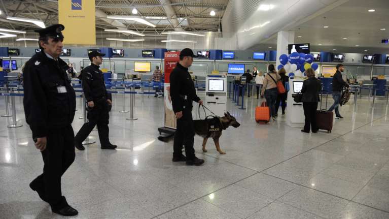 &quot;Ελ. Βενιζέλος&quot;: Συνελήφθησαν δύο 24χρονες Βραζιλιάνες - Είχαν στην κατοχή τους 13 κιλά κοκαΐνη