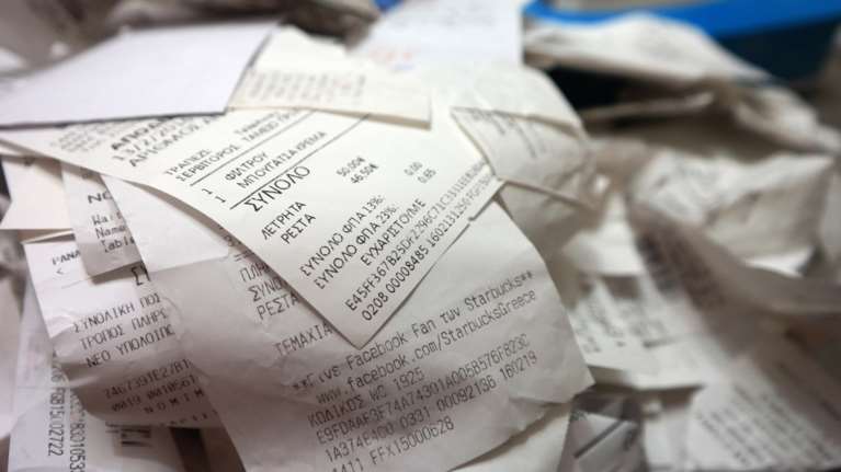 Ο συνταξιούχος με τις 55.000 &quot;μαύρες&quot; συναλλαγές και οι 6 απίθανες περιπτώσεις φοροδιαφυγής μέσω internet