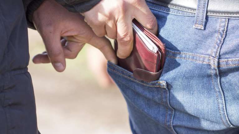 Θεσσαλονίκη: Αστυνομικός εκτός υπηρεσίας συνέλαβε &quot;πορτοφολά&quot;