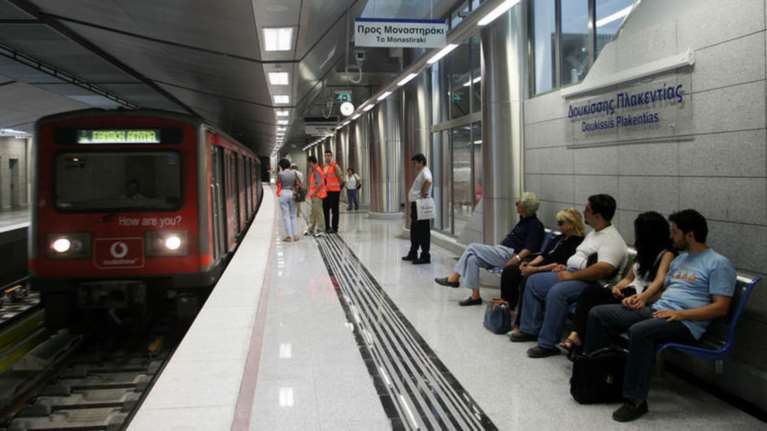 Αναστάτωση στο μετρό: Άνδρας επιτέθηκε σε Γερμανό τουρίστα - Ακινητοποιήθηκε ο συρμός