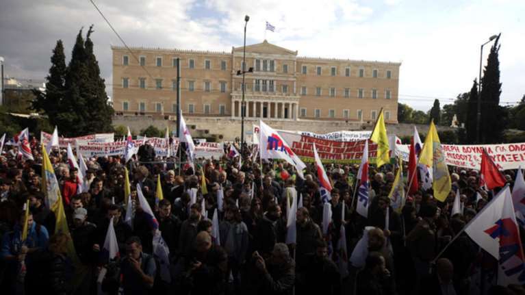 ΑΔΕΔΥ - Απεργιακός κλοιός με συγκεντρώσεις και πορείες - Κανονικά κυκλοφορούν τα ΜΜΜ